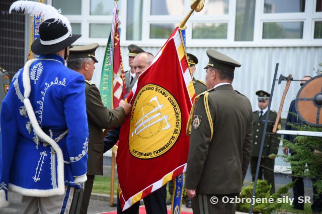Slávnostný ceremoniál výmeny na pozícii najvyššieho generála