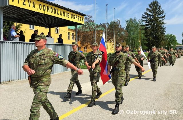 Slávnostný nástup príslušníkov Gemersko – Malohontského práporu pri príležitosti 73.výročia Dňa víťazstva nad fašizmom