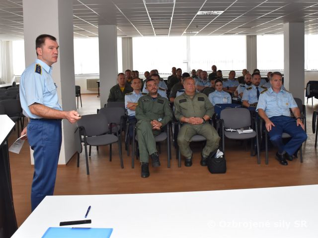 Zamestnanie letecko – metodickej prípravy výkonných letcov a príslušníkov riadenia letovej prevádzky
