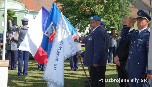 Slávnostný nástup pri príležitosti 25. výročia od vyslania slovenských profesionálnych vojakov do misie UNPROFOR