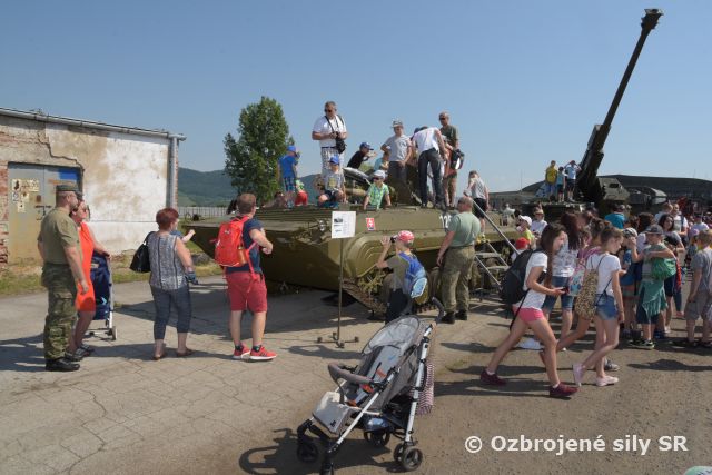 Súčasti 2. mechanizovanej brigády oslávili spolu s deťmi ich sviatok 