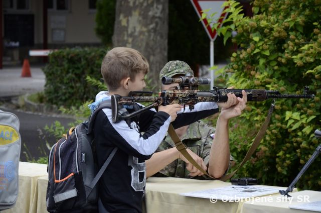 Deň otvorených dverí u levického práporu