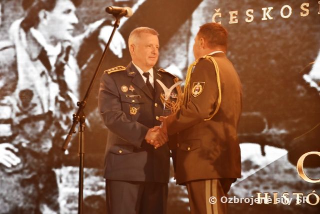 Ocenenie z ankety ZLATÉ KRÍDLA si odniesli aj profesionáli zo sliačskej základne 