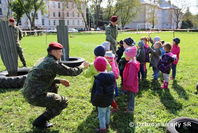 Súčasti 2. mechanizovanej brigády si pripomenuli Deň Ozbrojených síl SR