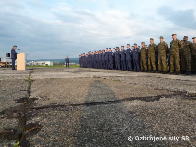 Príslušníci Taktického krídla Sliač si pripomenuli Deň slovenského vojenského letectva