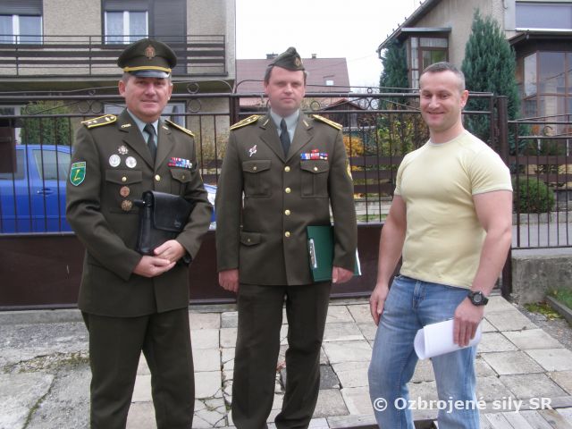 Odovzdanie finančnej zbierky nášmu príslušníkovi