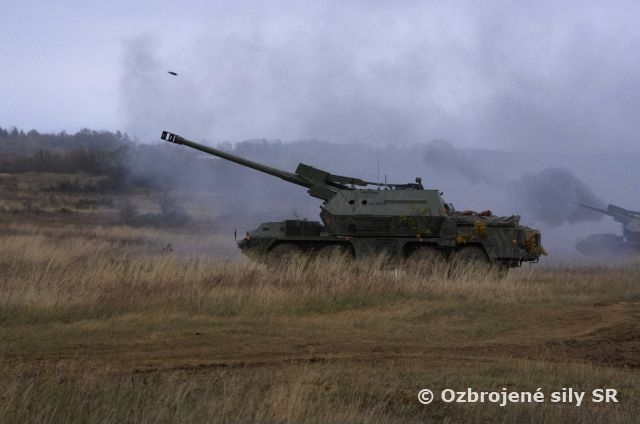 Taktické cvičenie s bojovou streľbou