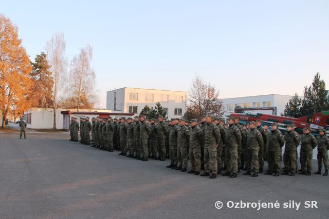 Taktické krídlo Sliač si uctilo Slávnostným nástupom  „Deň boja za slobodu a demokraciu“ 