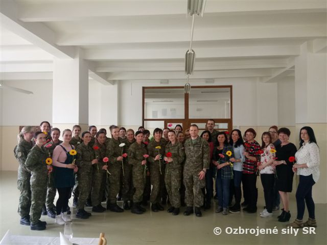 Úcta k ženám u 12.mechanizovaného práporu