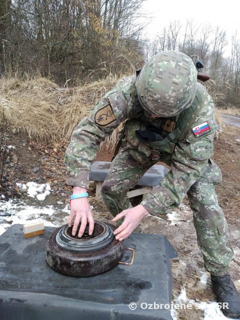 Výcvik v trhaní a mínovaní s ostrou ženijnou muníciou