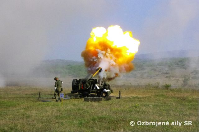 Ostré streľby z 122 mm húfnic D 30 