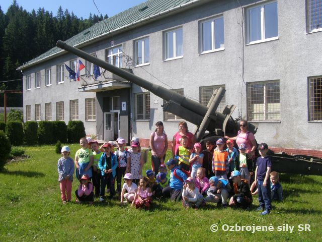 Deň detí v Základni nepotrebného majetku Nemecká