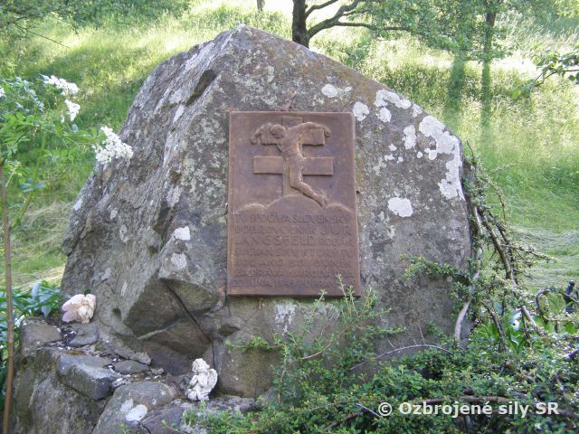 Pietny akt kladenia vencov Základne výcviku a mobilizačného doplňovania 
