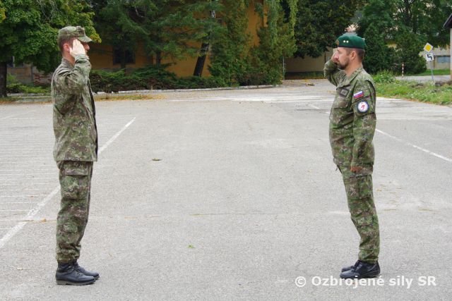 Slávnostný nástup práporu podpory velenia ku Dňu OS SR
