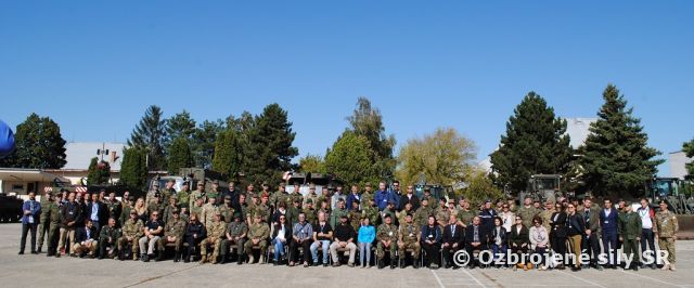 Návšteva leteckej základne, návšteva vojenského zariadenia a predstavenie nových typov hlavných zbraňových systémov a techniky