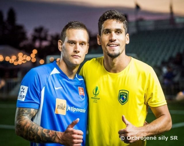 Príslušník raketometného oddielu z Rožňavy slobodník Pavol Gere posunul penaltou Slovensko do štvrťfinále.