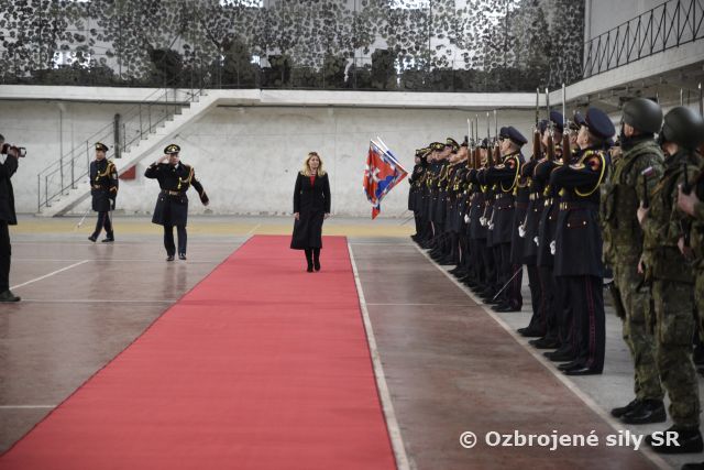 Prezidentka SR - hlavná veliteľka OS SR Zuzana Čaputová navštívila Čestnú stráž prezidenta SR