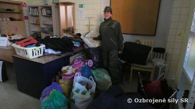 Zbierka šatstva a hračiek