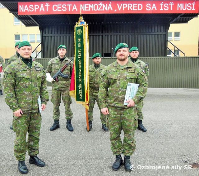 Slávnostná rozlúčka so zástupcom veliteľa práporu a s veliteľom 3. mechanizovanej roty