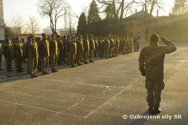 Slávnostný nástup práporu pri príležitosti 27. výročia vzniku samostatnej Slovenskej republiky