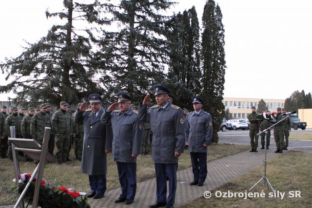 AN 24 v dopravnom krídle Kuchyňa