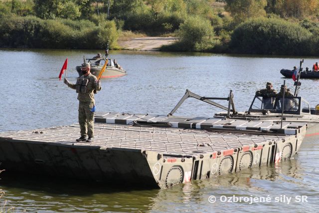 Aktívne zálohy cvičia na vododrome v Centre výcviku Lešť