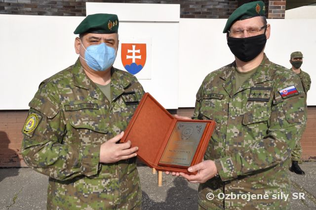 Slávnostný nástup Veliteľstva posádky Bratislava pri príležitosti odovzdania velenia