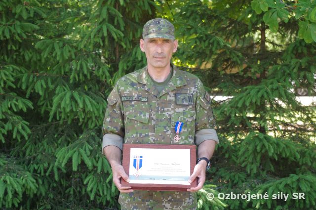 Slávnostný nástup Práporu podpory velenia Pozemných síl