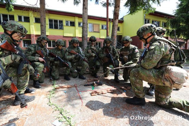 Slovenskí a českí kadeti v Centre výcviku Lešť