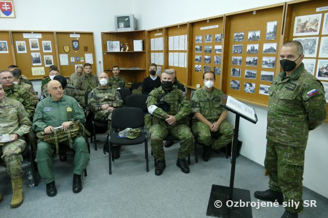 Návšteva vojenského diplomatického zboru