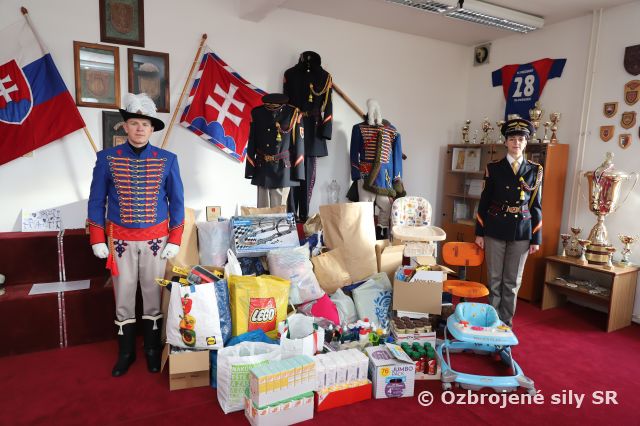 Zbierka šatstva a hračiek