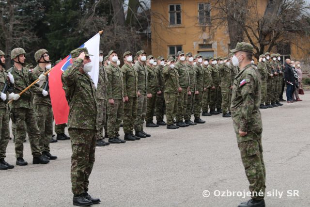 Slávnostný nástup 71. práporu podpory velenia