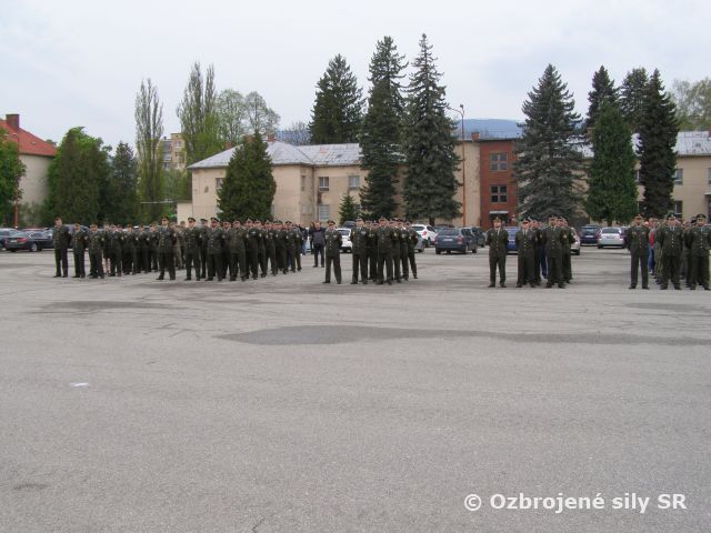 Slávnostný nástup Základne výcviku a mobilizačného doplňovania pri príležitosti  77. výročia víťazstva nad fašizmom