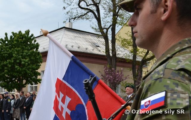 Slávnostný nástup príslušníkov Veliteľstva 1.mechanizovanej brigády a 103. roty podpory velenia