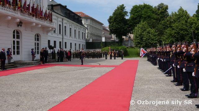 Slávnostné zapožičanie bojovej zástavy