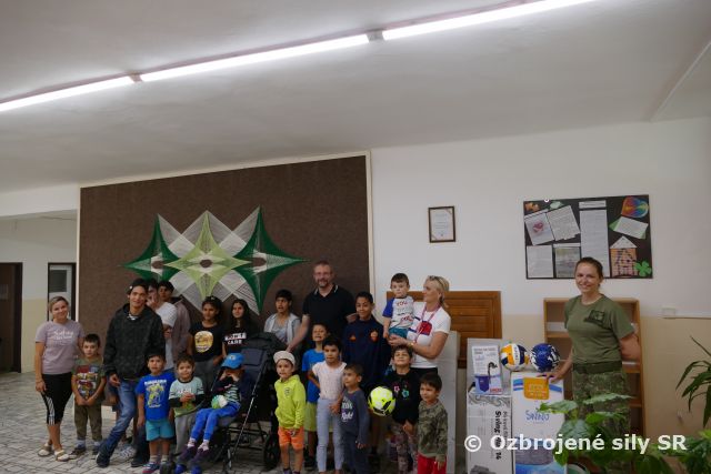 Odovzdanie darov Centru pre deti a rodiny vo Svidníku