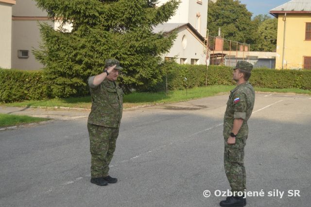 Slávnostný nástup pri príležitosti 78. výročia Slovenského národného povstania a 30. výročia prijatia Ústavy Slovenskej republiky