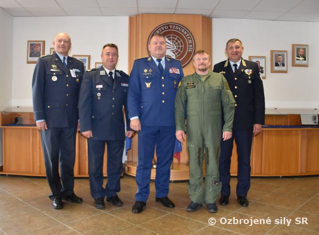 Návšteva britského ambasádora vo Veliteľstve vzdušných síl a MATC Steering Committee na Slovensku