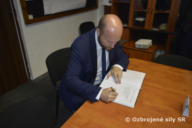 Návšteva ministra obrany