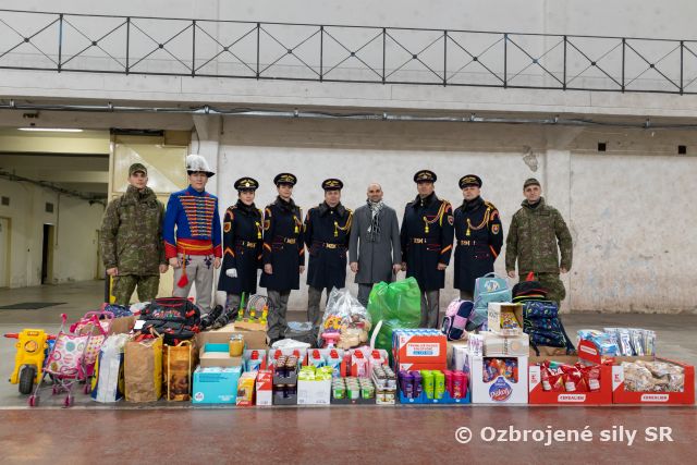 Zbierka šatstva a hračiek