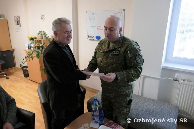 Odovzdanie peňažného šeku Centru pre deti a rodiny vo Svidníku