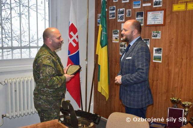 Návšteva Ministra obrany SR u 13.mechanizovaného práporu v Leviciach 