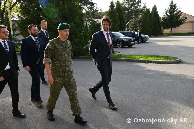 Návšteva ministra obrany
