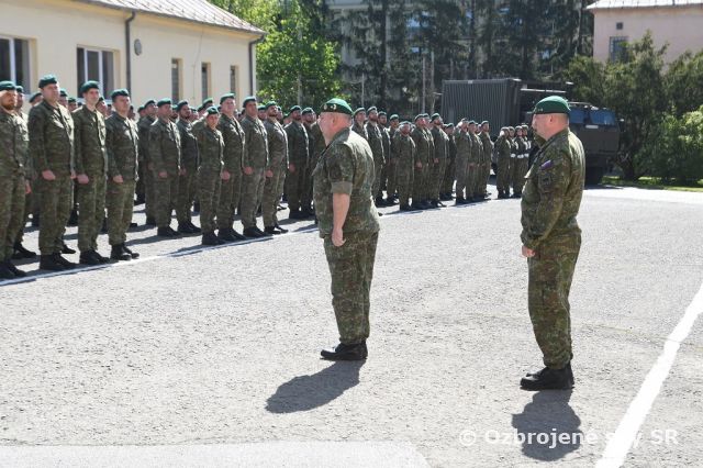 Slávnostný  nástup pri príležitosti odchodu veliteľa do misie