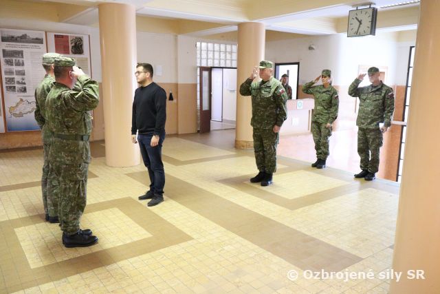 Titulný obrázok k aktualite: I. štátny tajomník navštívil Spoločné operačné veliteľstvo