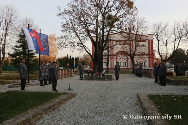 Vojaci a zamestnanci rezortu obrany si uctili pamiatku zosnulých kolegov