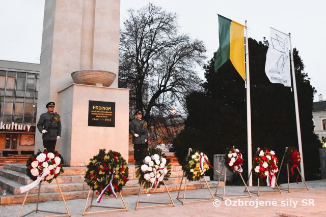 Pietny akt kladenia vencov pri príležitosti 80. výročia oslobodenia mesta Levice