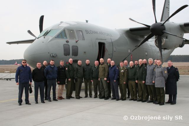 Budúci generáli navštívili leteckú základňu v Kuchyni
