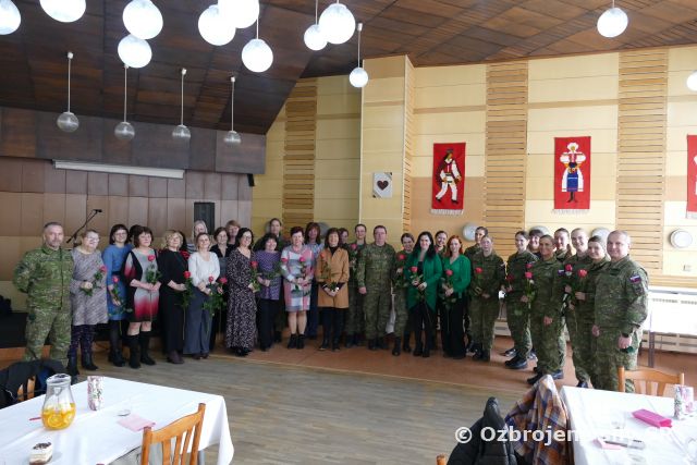 Slávnostné posedenie pri príležitosti MDŽ v Posádkovom klube v Prešove