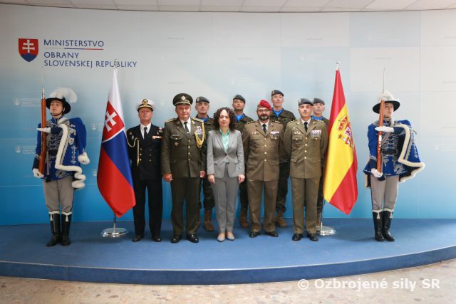 Protokolárne prijatie diplomatického zboru Španielskej republiky a príslušníkov španielskych ozbrojených síl dislokovaných v Slovenskej republike